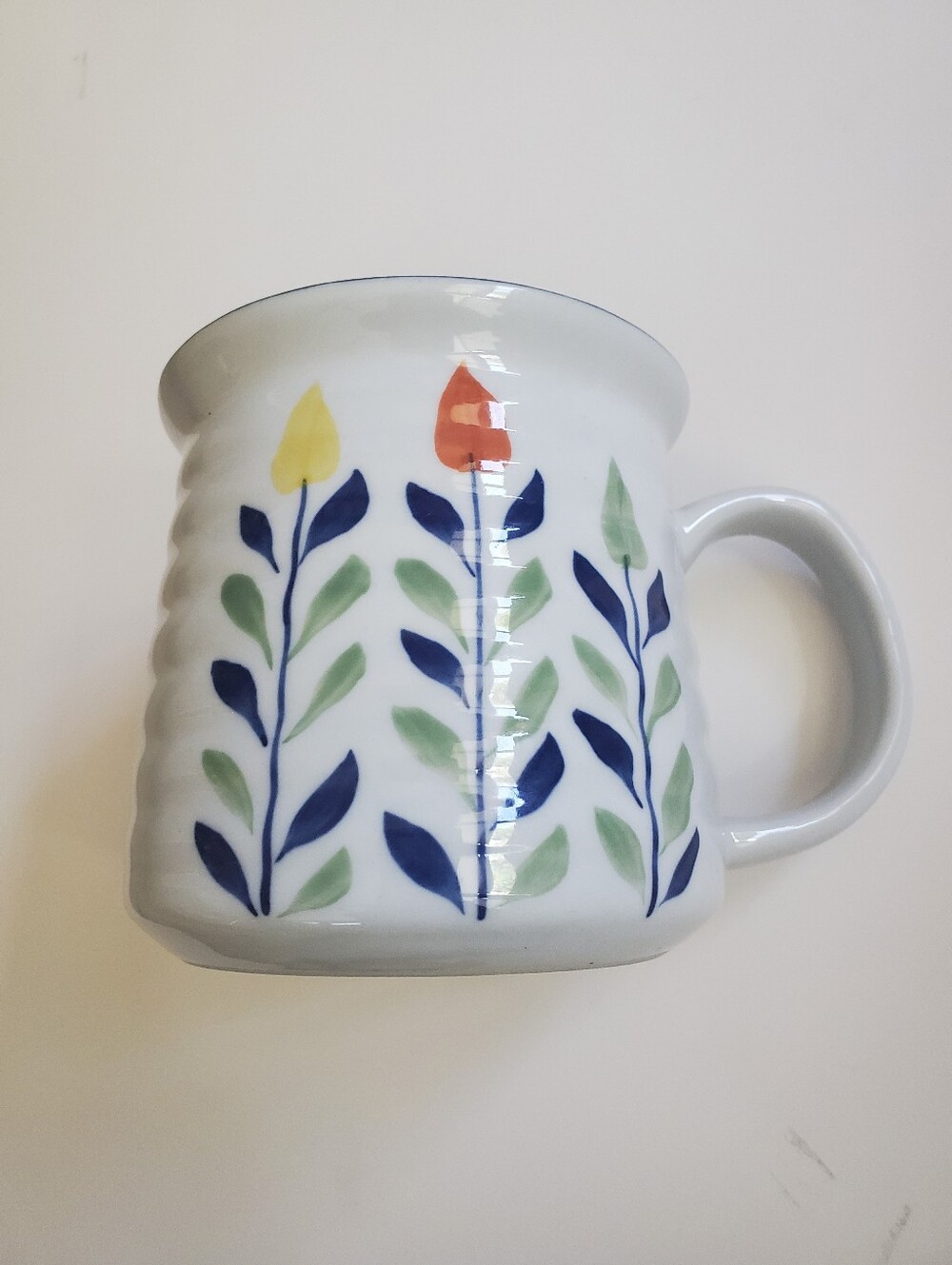 Hand-Painted Japanese Mug with Tulip Floral Motif